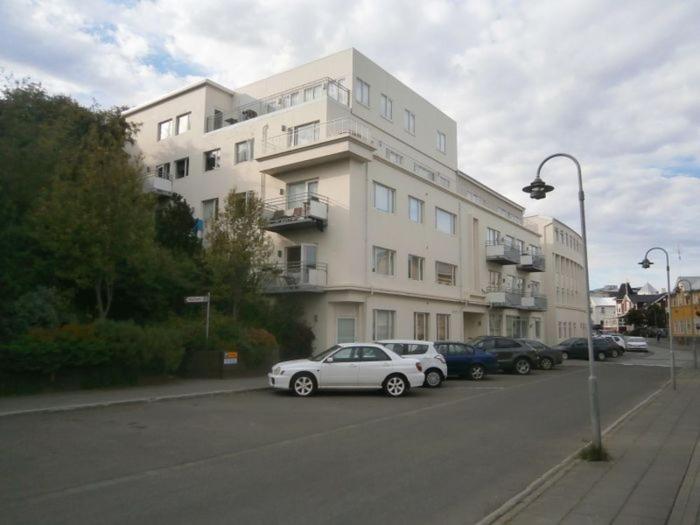 Central Akureyri Apartment Dream4You ภายนอก รูปภาพ